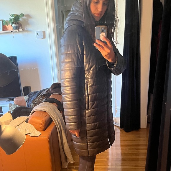M0851 leather puffy coat - like new - Picture 3 of 6